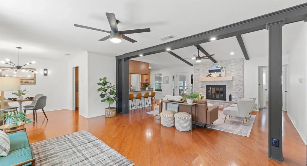 1704 Shelbourne Drive Austin TX 78752