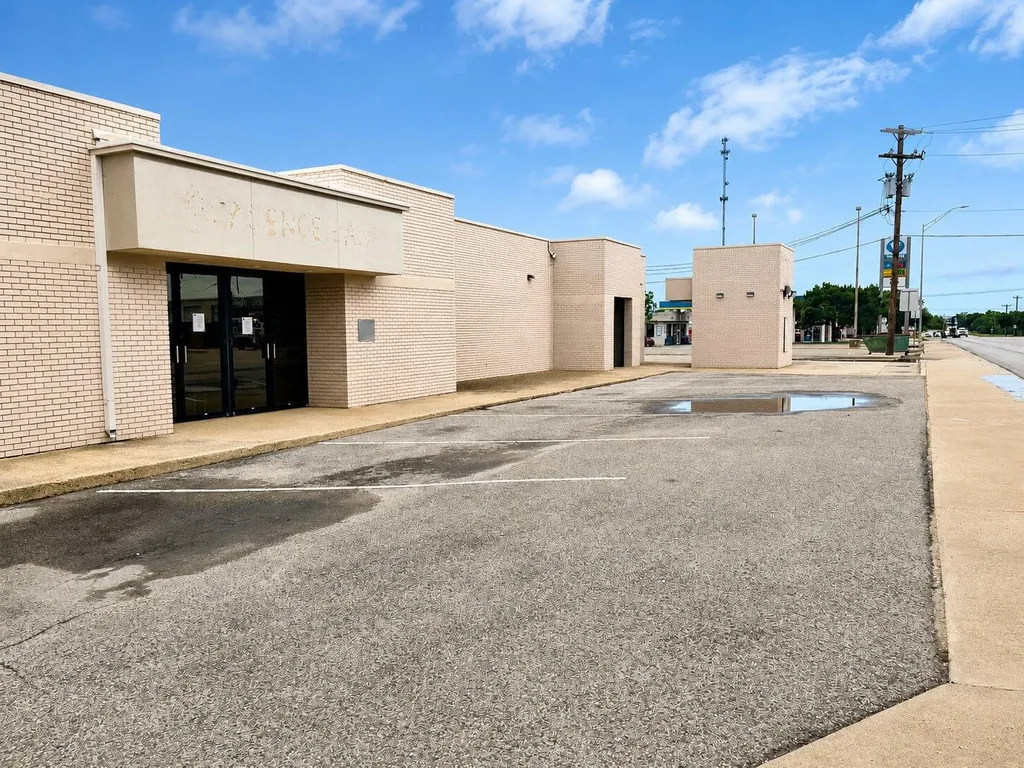 101 N 4th Street Lometa TX 76853