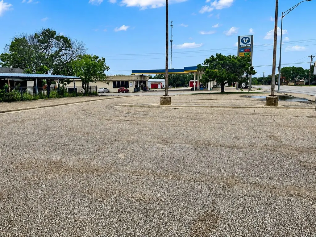 101 N 4th Street Lometa TX 76853