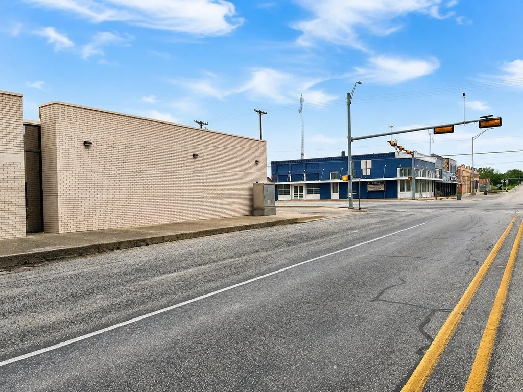 101 N 4th Street Lometa TX 76853