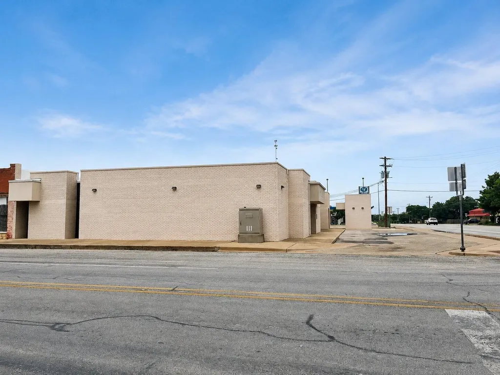 101 N 4th Street Lometa TX 76853
