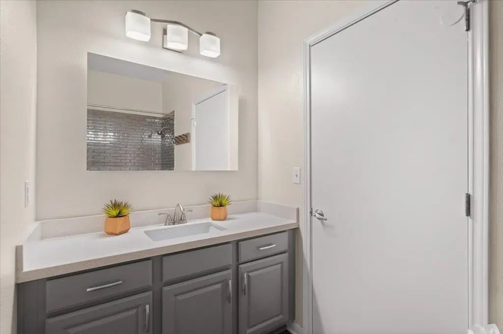 4806 Mendoza Drive Austin TX 78721