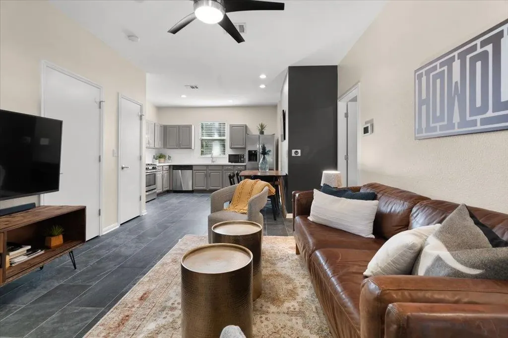 4806 Mendoza Drive Austin TX 78721