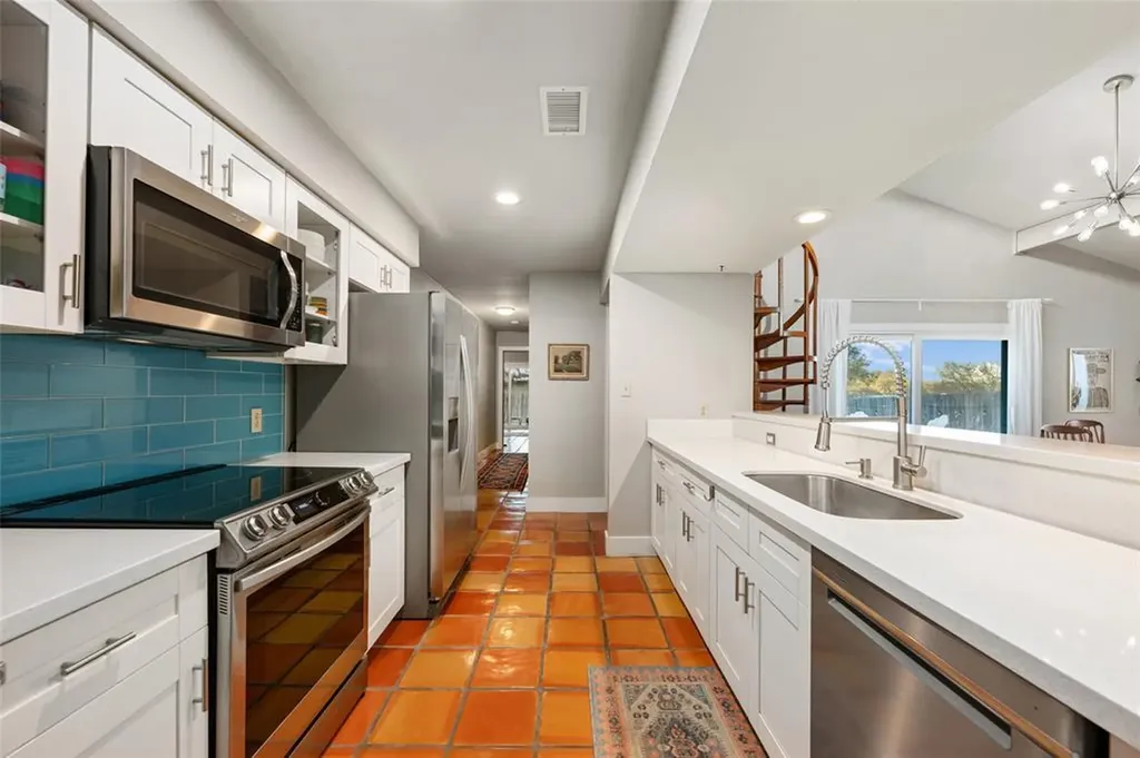 2210 Red Fox Road Austin TX 78734