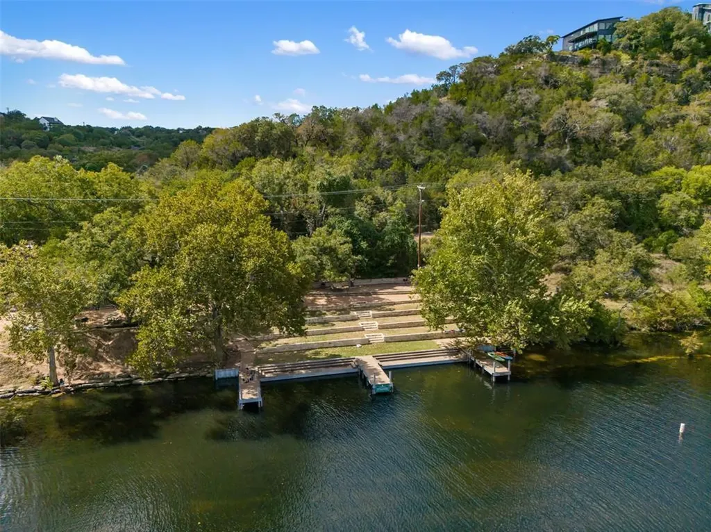 2210 Red Fox Road Austin TX 78734