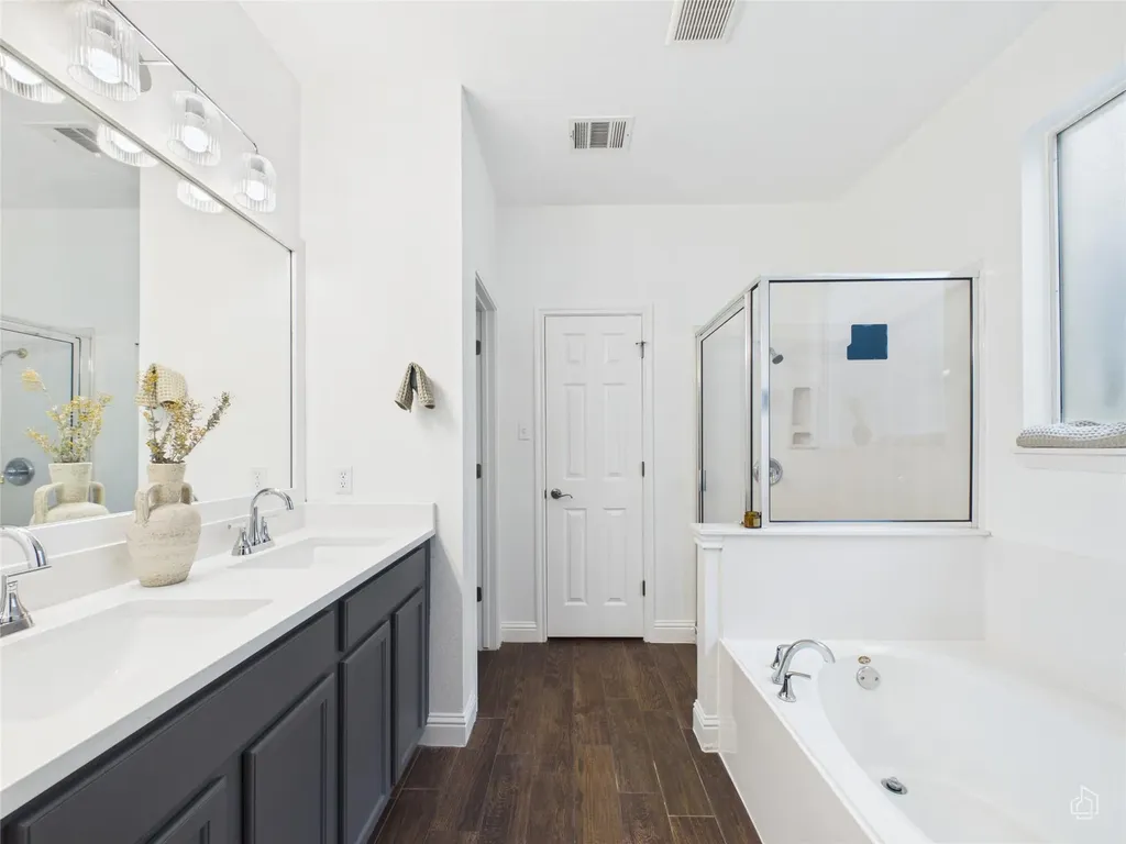 1819 Village Oak Court Austin TX 78704
