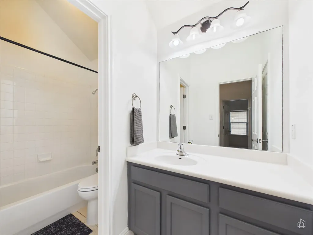 1819 Village Oak Court Austin TX 78704