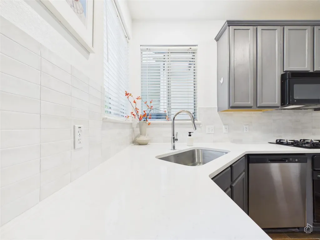 1819 Village Oak Court Austin TX 78704