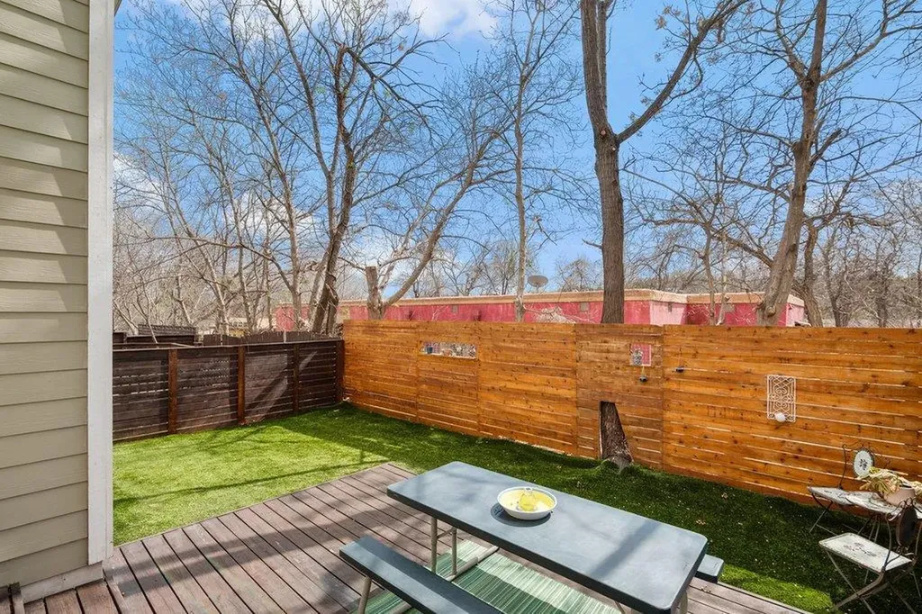 1819 Village Oak Court Austin TX 78704