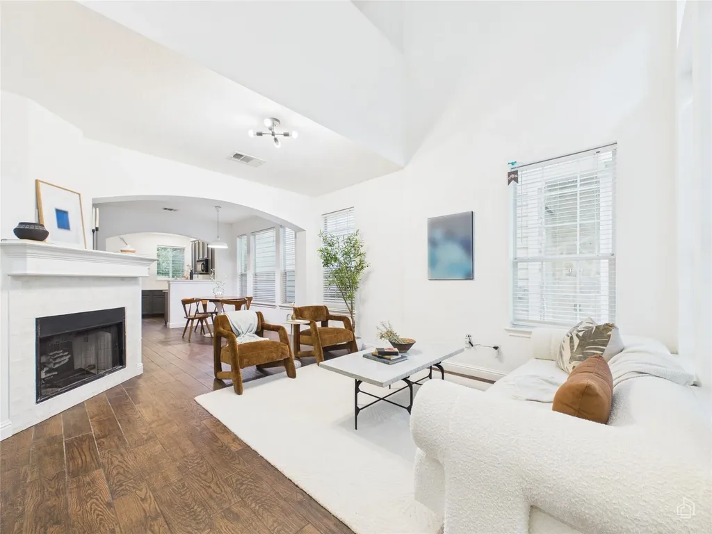 1819 Village Oak Court Austin TX 78704