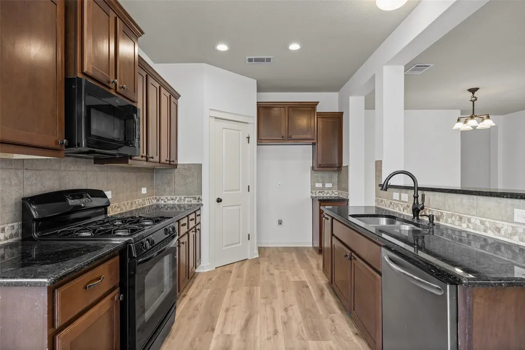 331 Rosemary Hollow Buda TX 78610