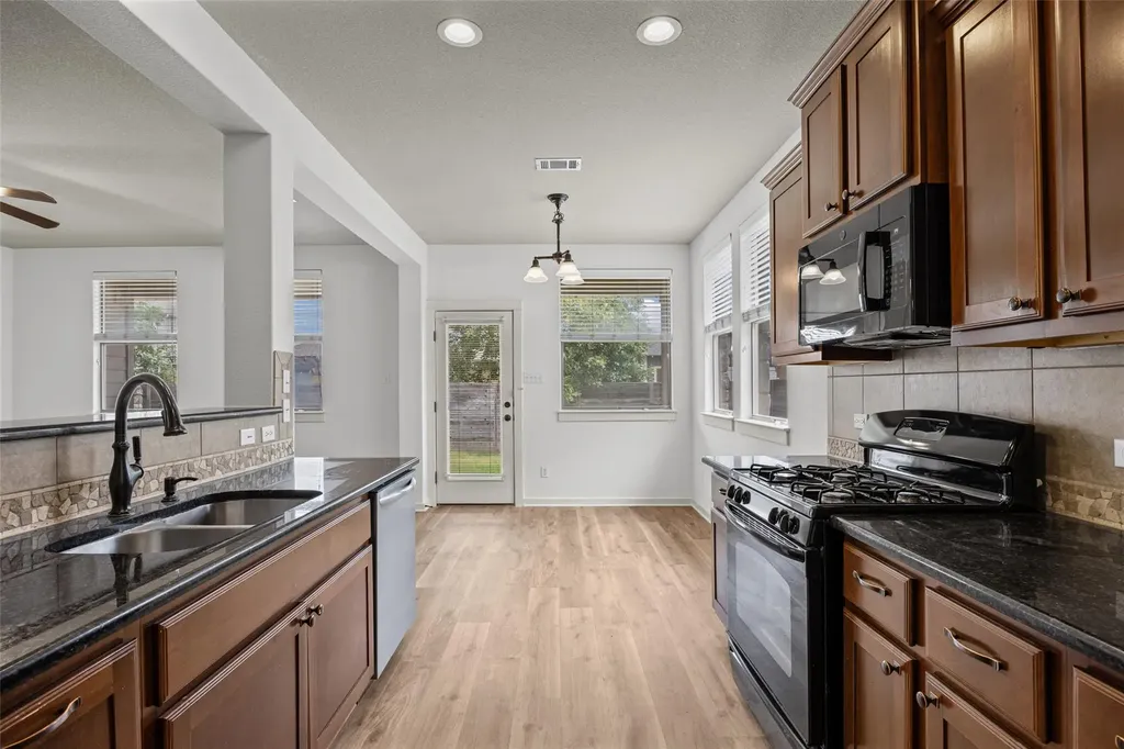331 Rosemary Hollow Buda TX 78610