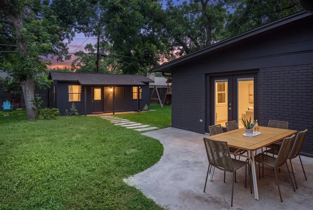 2902 Skylark Drive Austin TX 78757