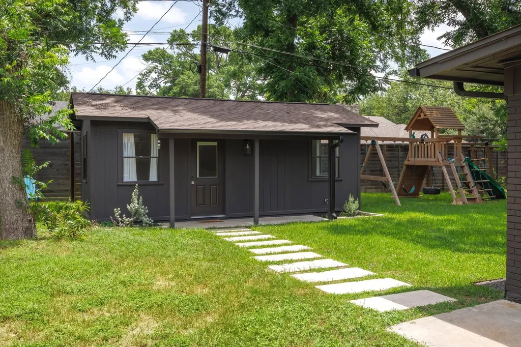 2902 Skylark Drive Austin TX 78757