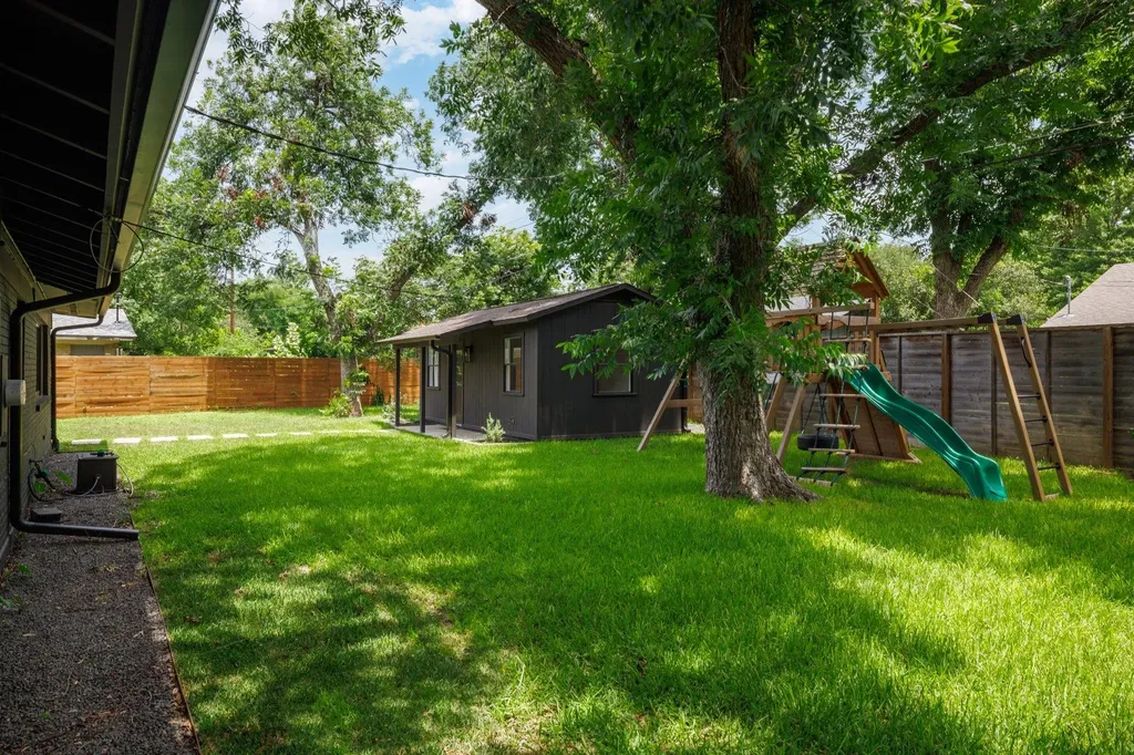 2902 Skylark Drive Austin TX 78757