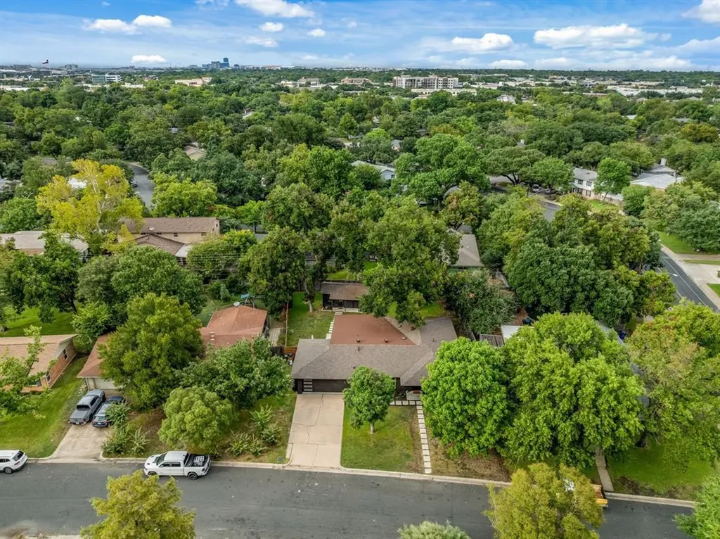 2902 Skylark Drive Austin TX 78757