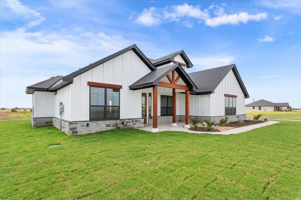 18085 Round Hall Road Holland TX 76534