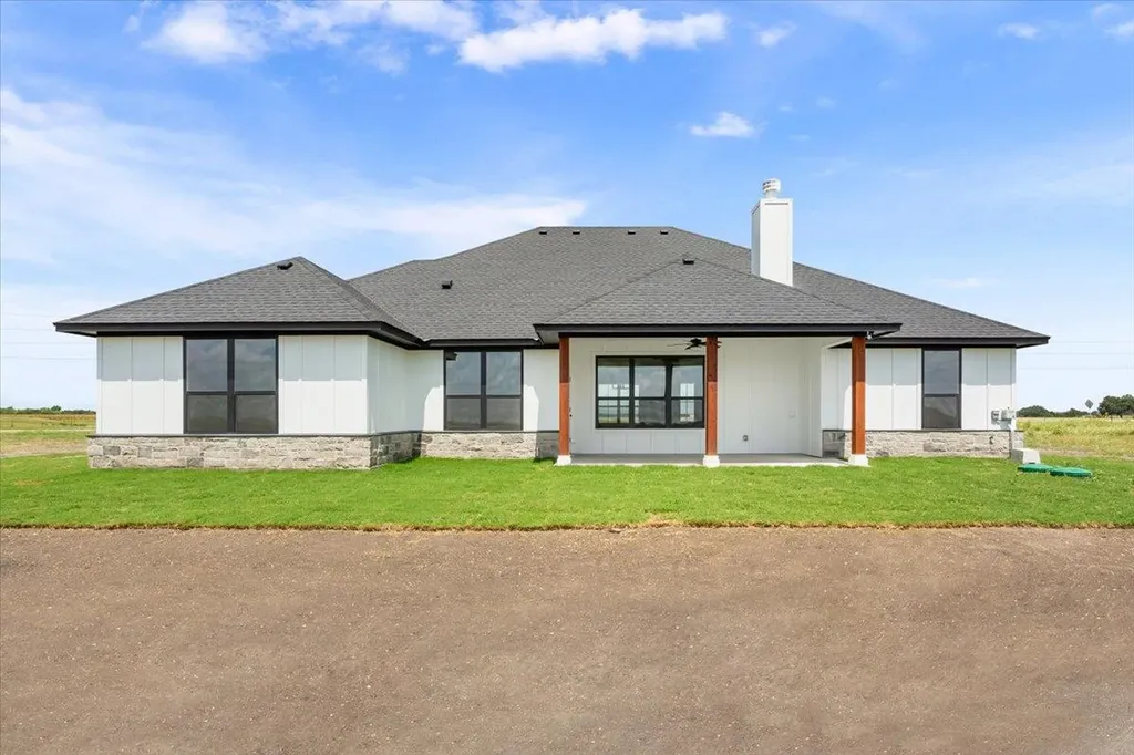 18085 Round Hall Road Holland TX 76534