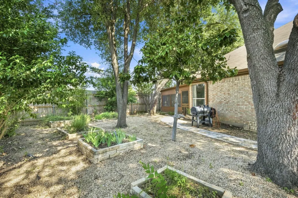 302 N Carriage Hills Drive Georgetown TX 78626