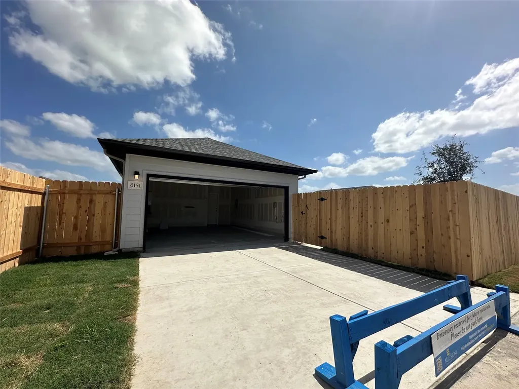 6151 Marsh Lane Buda TX 78610