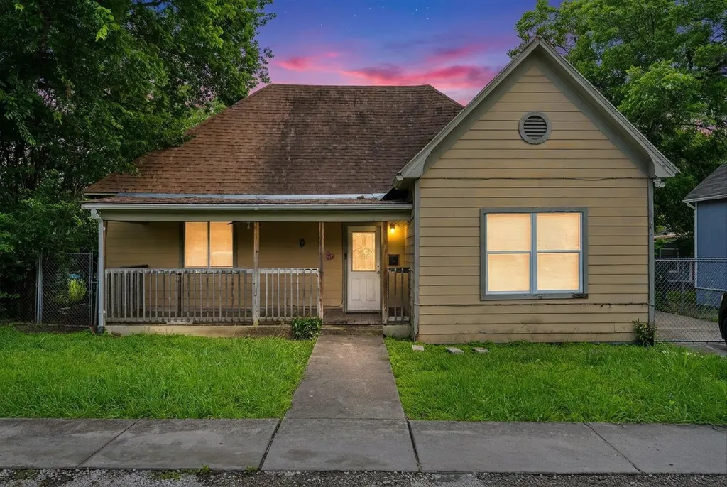 909 W 3rd Street Taylor TX 76574