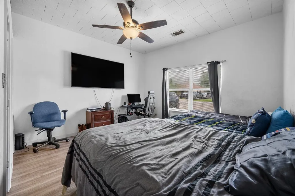 909 W 3rd Street Taylor TX 76574