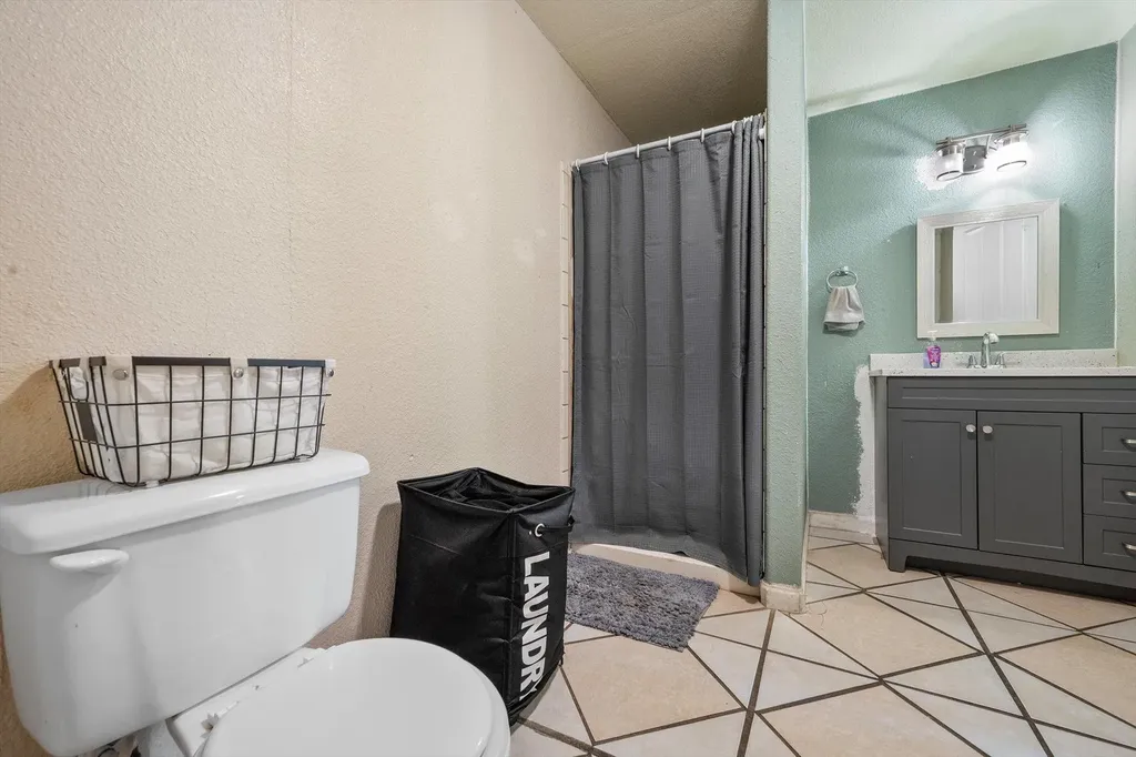 909 W 3rd Street Taylor TX 76574