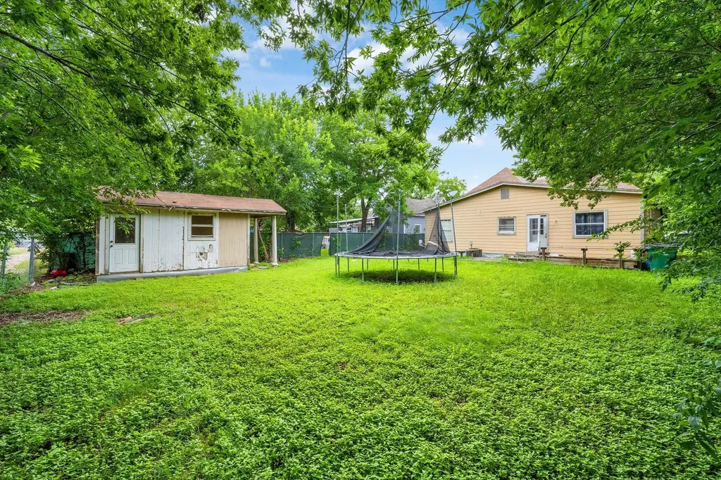 909 W 3rd Street Taylor TX 76574
