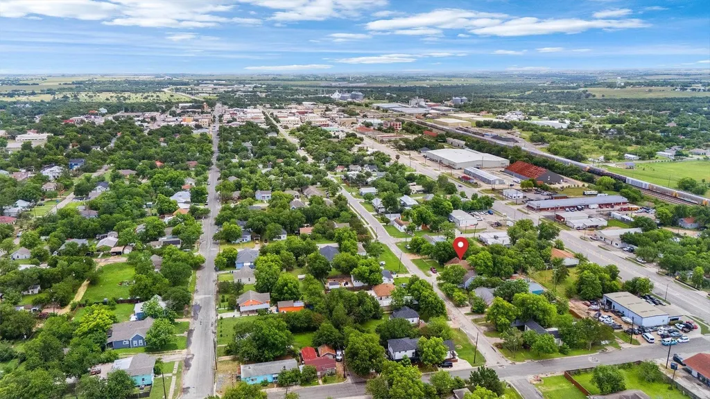 909 W 3rd Street Taylor TX 76574