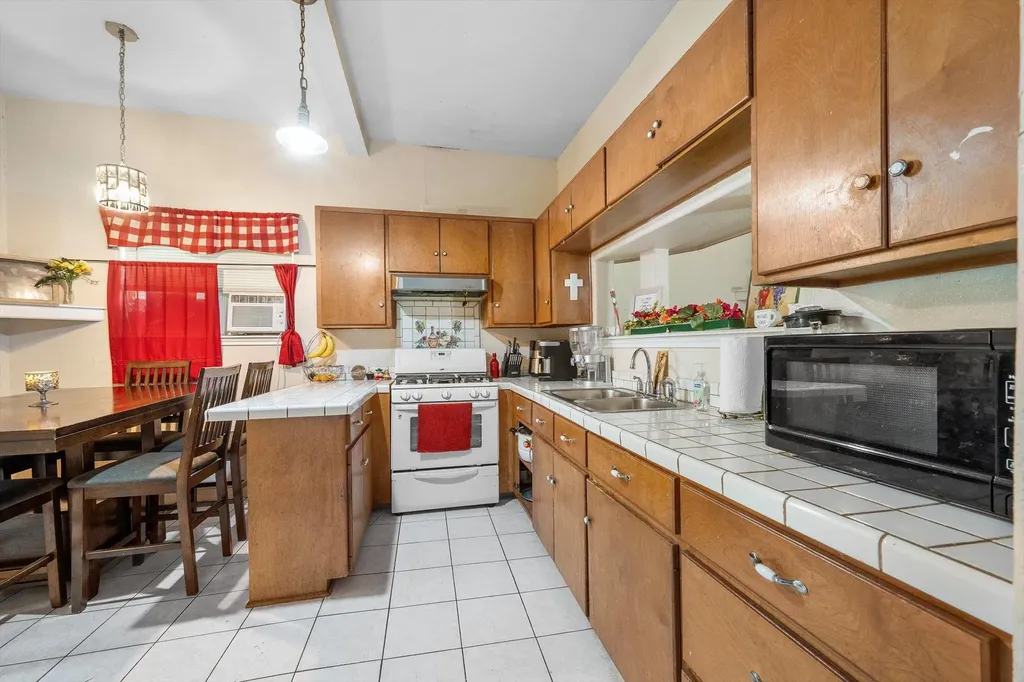 909 W 3rd Street Taylor TX 76574