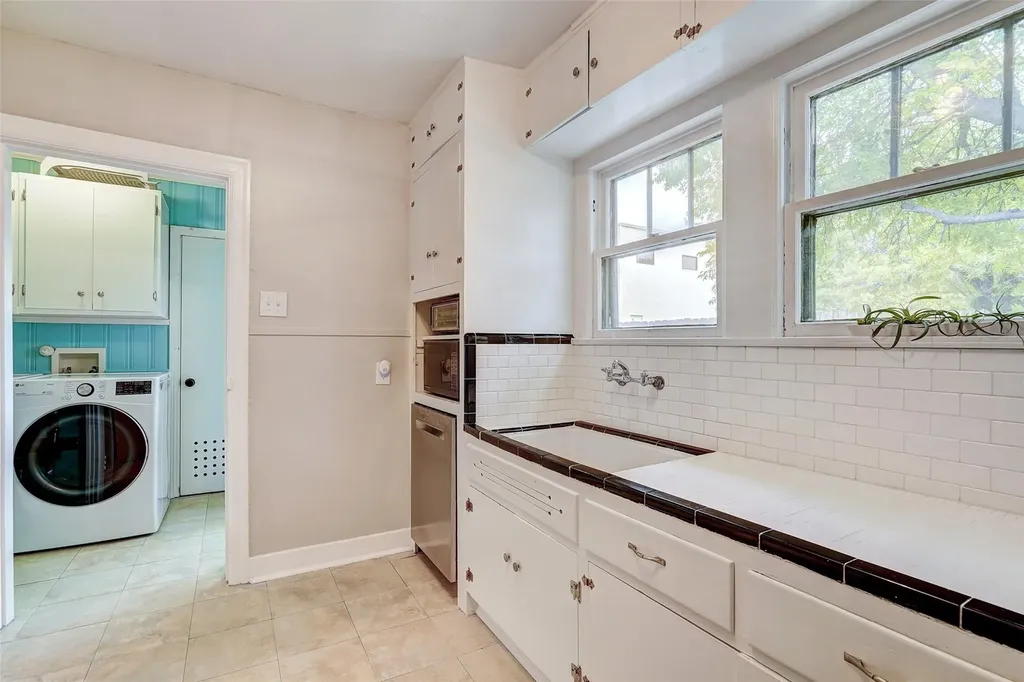 5204 Huisache Street Austin TX 78751