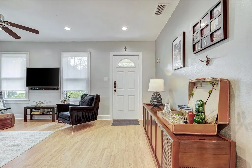 5204 Huisache Street Austin TX 78751