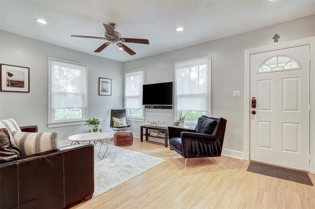 5204 Huisache Street Austin TX 78751