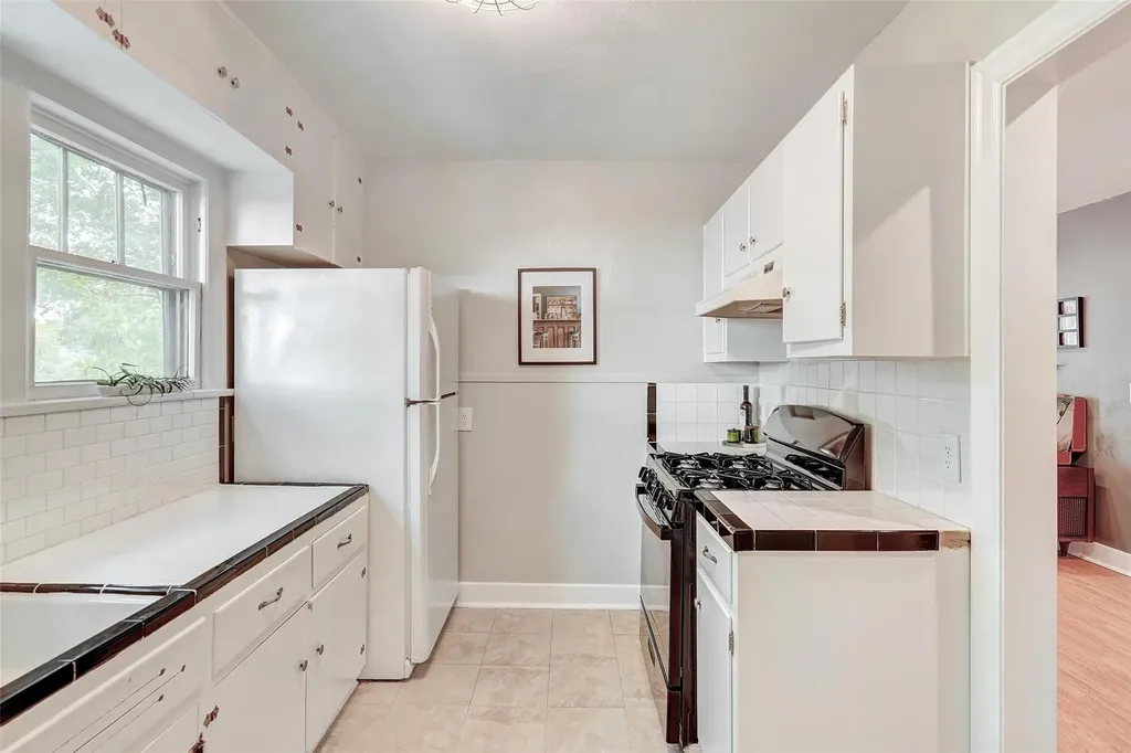 5204 Huisache Street Austin TX 78751