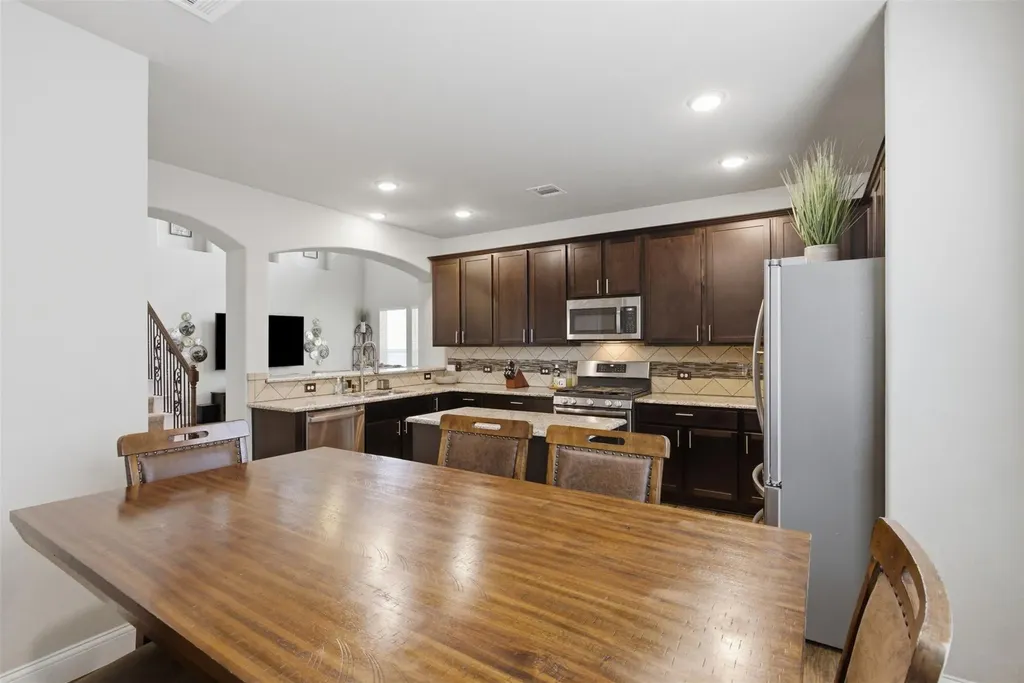 483 Algaroba Loop Buda TX 78610