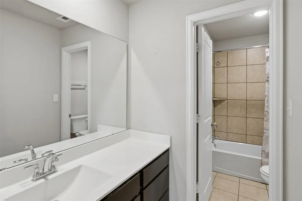 483 Algaroba Loop Buda TX 78610