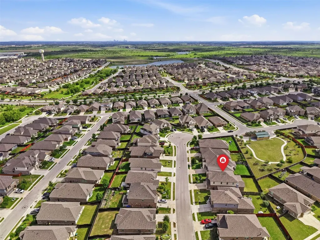 483 Algaroba Loop Buda TX 78610