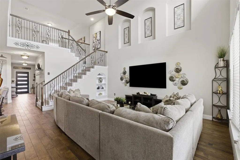 483 Algaroba Loop Buda TX 78610
