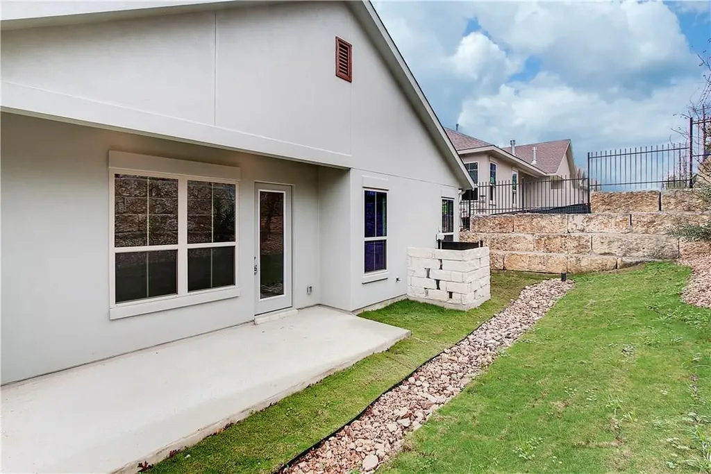 107 Cartwheel Bend Austin TX 78738