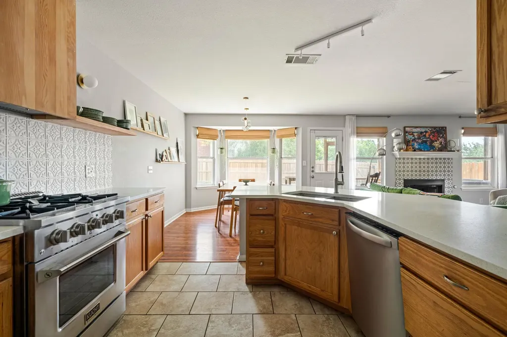 10904 Sherry Lee Cove Austin TX 78753