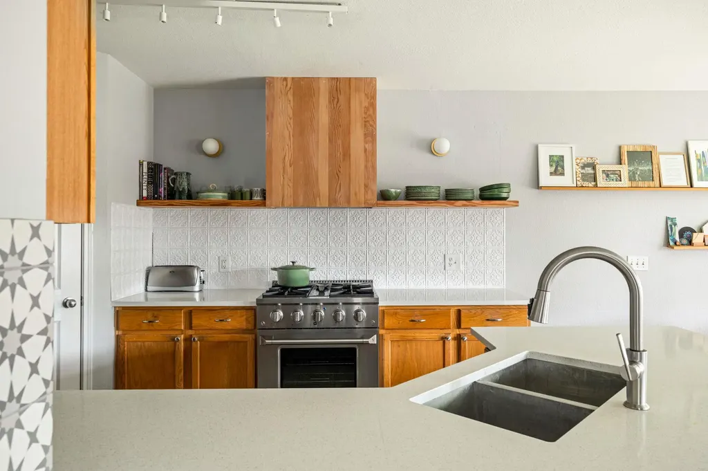 10904 Sherry Lee Cove Austin TX 78753