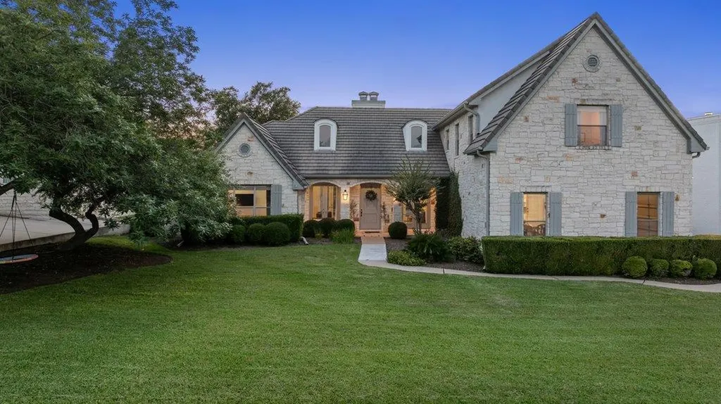 22 Autumn Oaks Drive Austin TX 78738