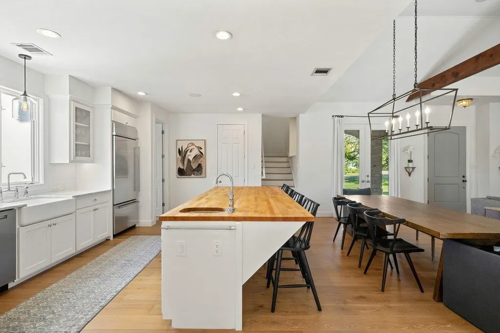 22 Autumn Oaks Drive Austin TX 78738