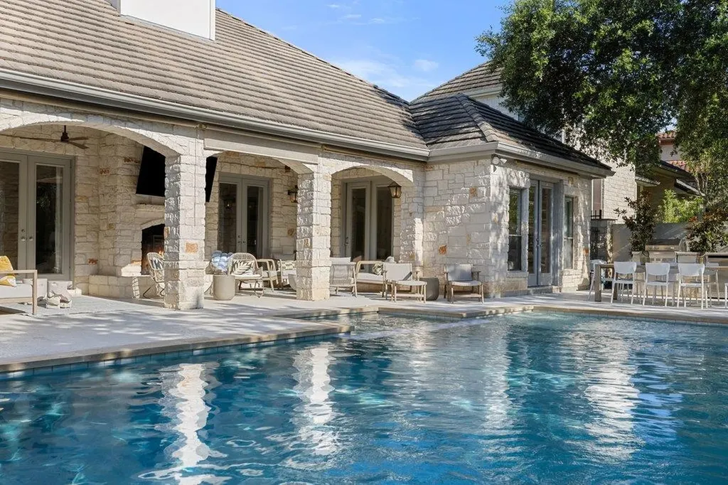 22 Autumn Oaks Drive Austin TX 78738