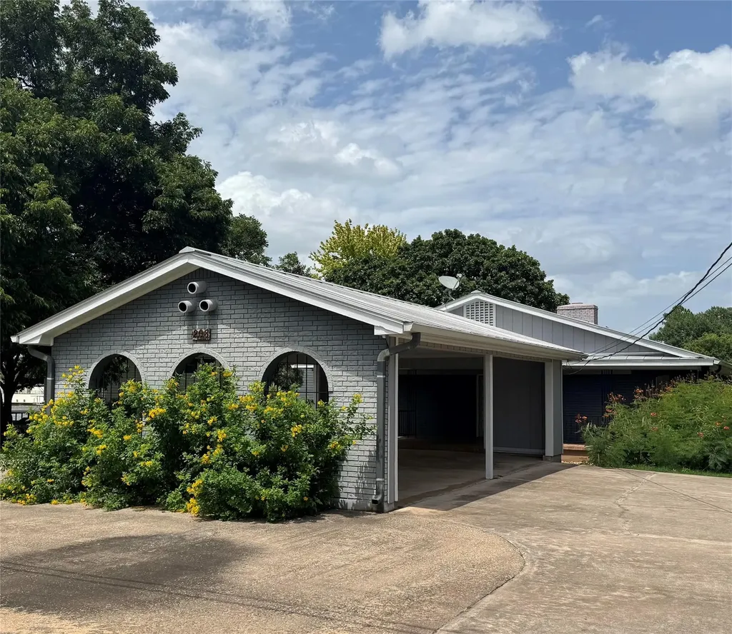 208 Riverside Drive Kingsland TX 78639