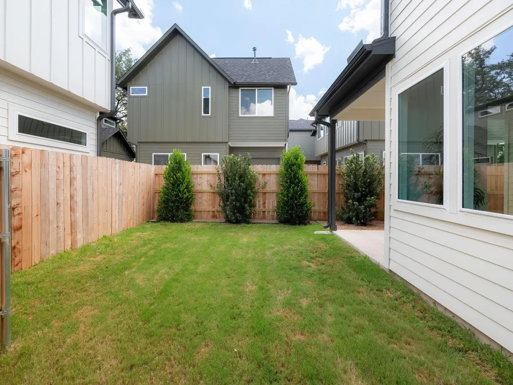 6407 Bradsher Austin TX 78745