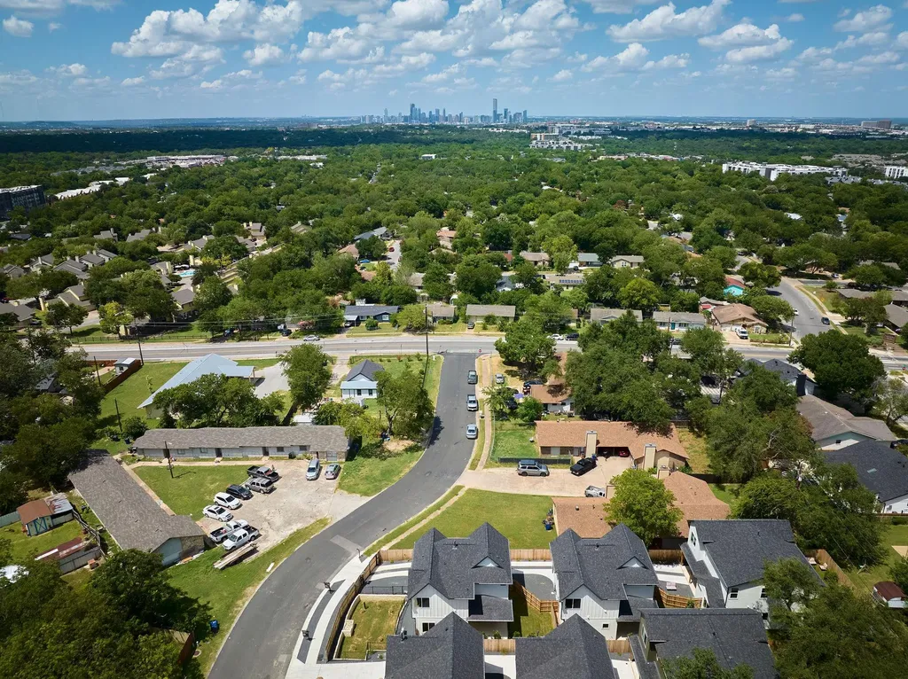 6407 Bradsher Austin TX 78745