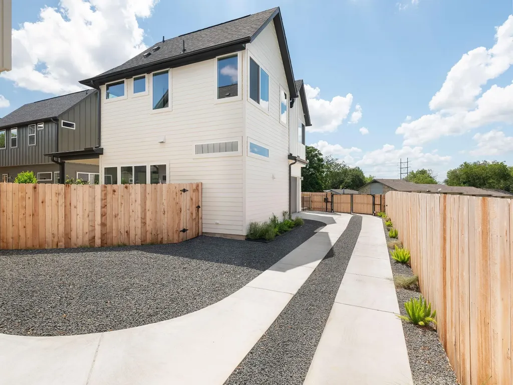 6407 Bradsher Austin TX 78745