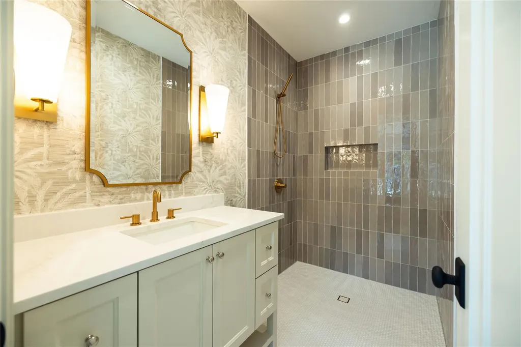 701-B Hi Circle North Drive Horseshoe Bay TX 78657