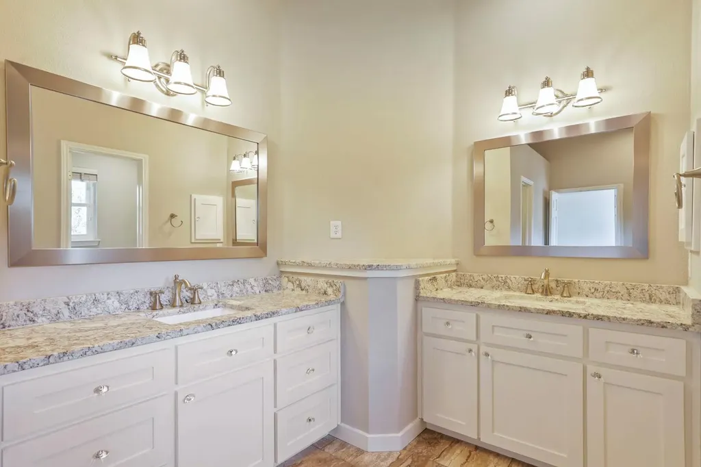 12052 Tulare Drive Austin TX 78738
